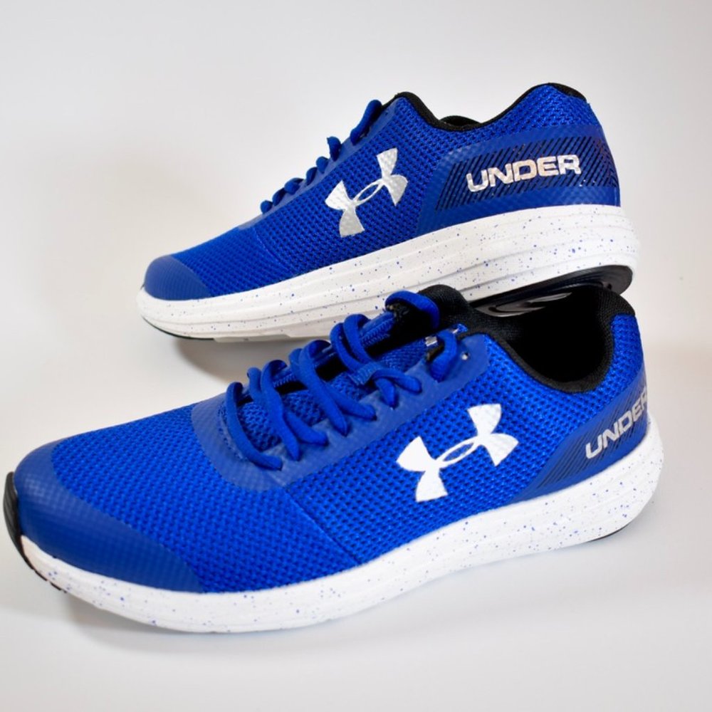 Under Armour Surge Boys Shoes New in Box - Size 7